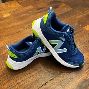New Balance 545 Running Show Kids Size 4.5